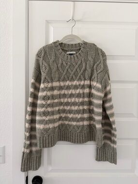 American Eagle Outfitters Cable Knit Crewneck Sweater in Sage Green and Cream
